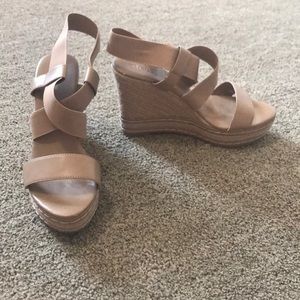 Nudge wedges